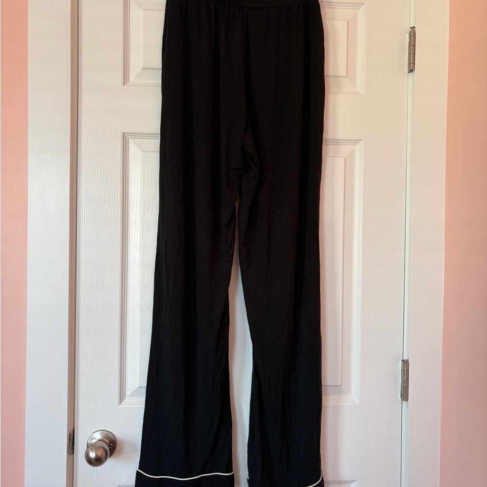 NWOT Cozy Earth Women's Black Bamboo Wide-Leg Pajama Pants with Contrast Trim - Picture 2 of 2